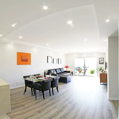 Between Golf And Lägenhet Portimão