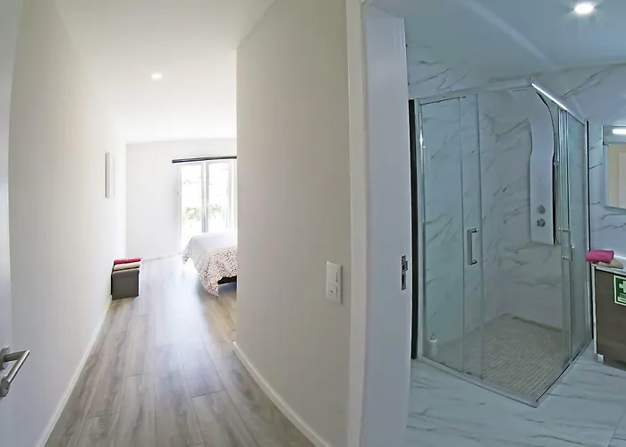 Апартаменты Between Golf And Портиман