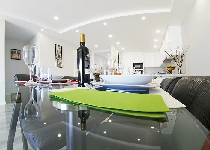 Between Golf And Портиман