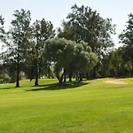 Between Golf And Lägenhet *