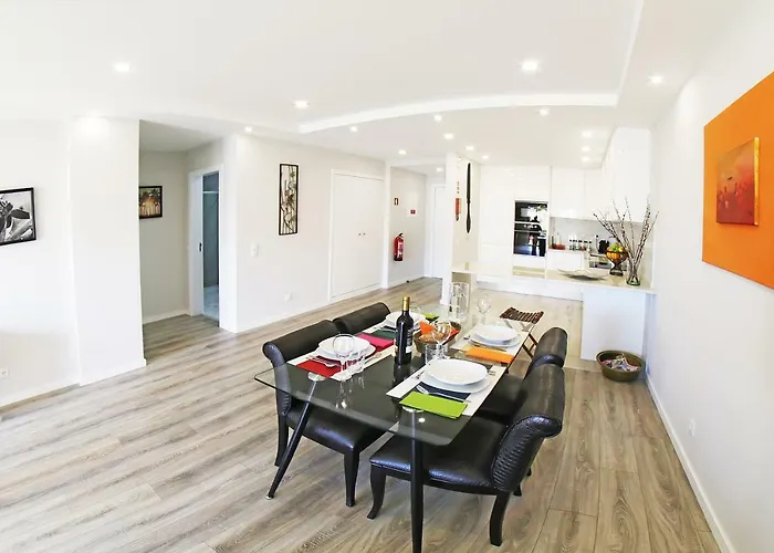 Between Golf And Apartamento *