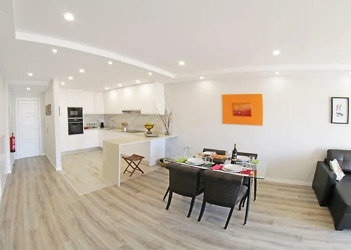 Between Golf And Apartamento