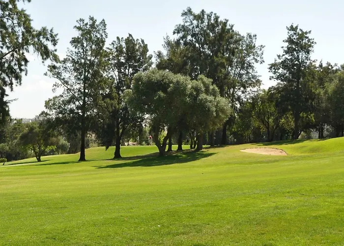 Between Golf And Apartamento *