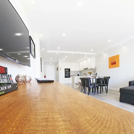 Between Golf And 아파트 포티마오