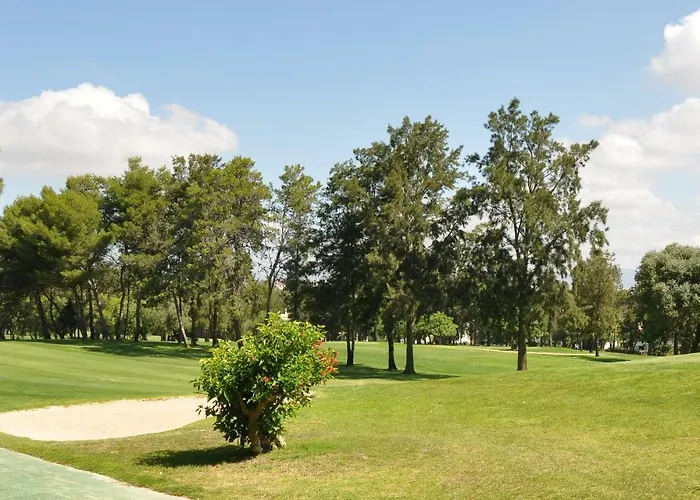 Between Golf And 아파트