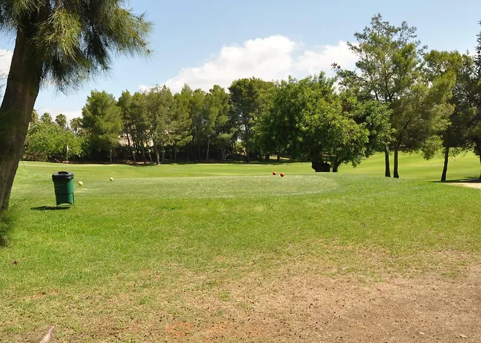 Between Golf And 公寓 *